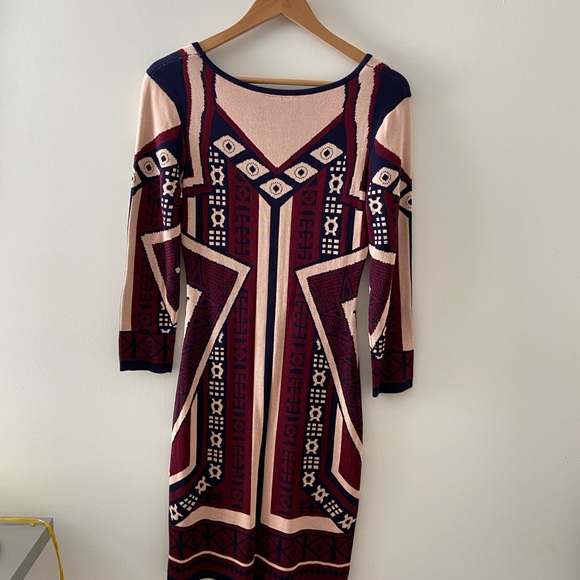 Knit form fitting patterned dress - Picture 4 of 4